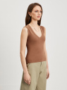Майка хлопковая с V-образным вырезом oodji для Женщины (бежевый), 24315011/53114/3500N
