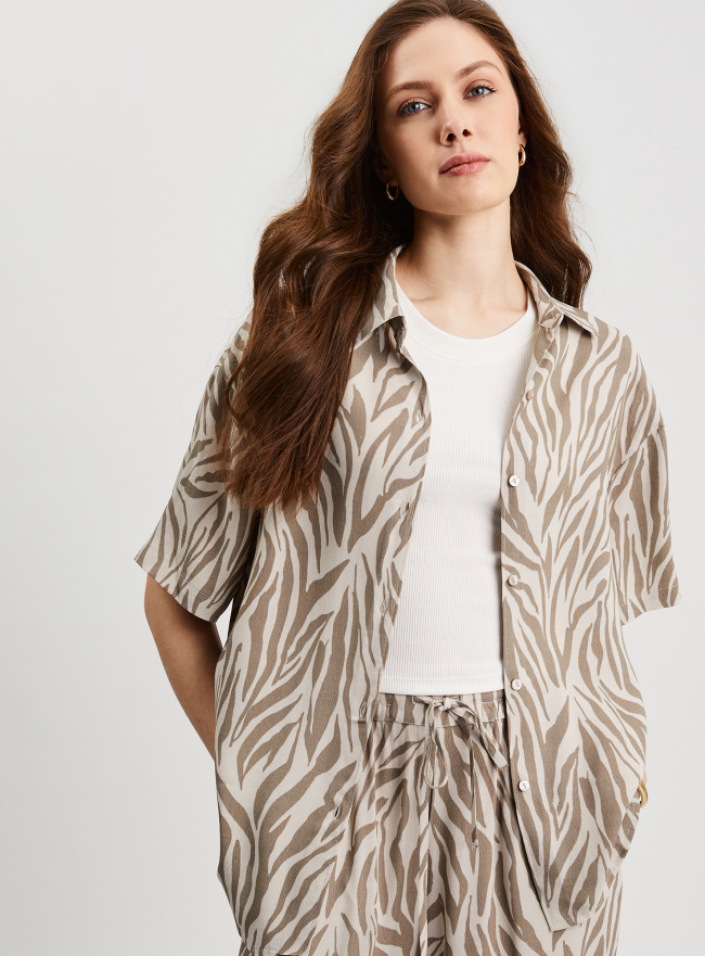 Блузка из вискозы с коротким рукавом oodji для Женщины (бежевый), 11411255/50825/3333A