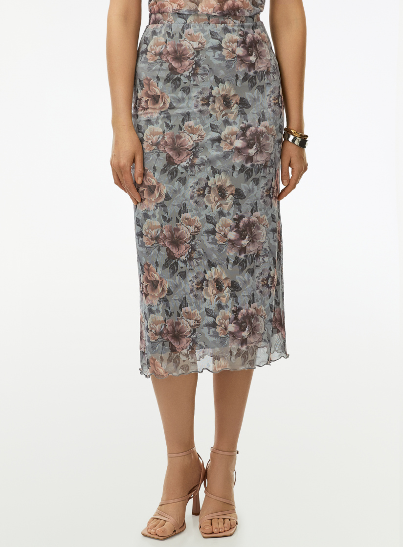 Kissxsis porno video Topigini oyoq osti qilish va surish