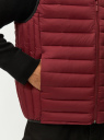 Жилет стеганый с воротником-стойкой oodji для Мужчины (красный) Жилет стеганый с воротником-стойкой oodji для Мужчины (красный), 1B811004M/25278N/4929B