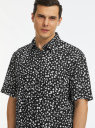 Рубашка с коротким рукавом из смесового льна oodji для Мужчины (черный), 3L430005M-2/50930N/2912G